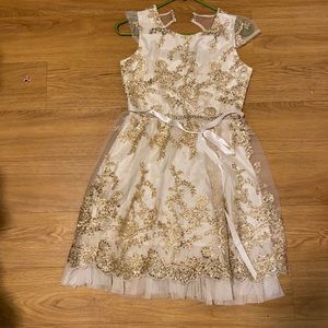 Macy’s , gold and white , size 16